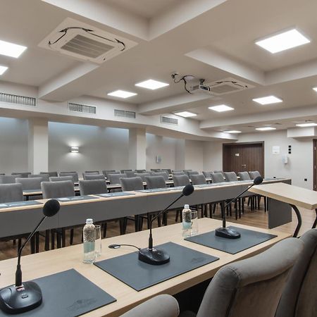Casa Di Fiore Spa And Medical Hotel, Mineral Pools & Private Beach クラネヴォ エクステリア 写真 The conference room of the Polish Senate