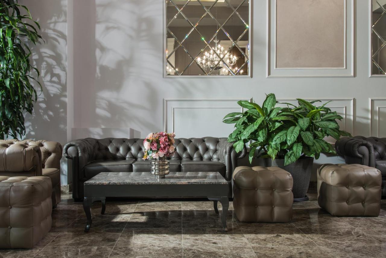 Casa Di Fiore Spa And Medical Hotel, Mineral Pools & Private Beach クラネヴォ エクステリア 写真 A leather sofa