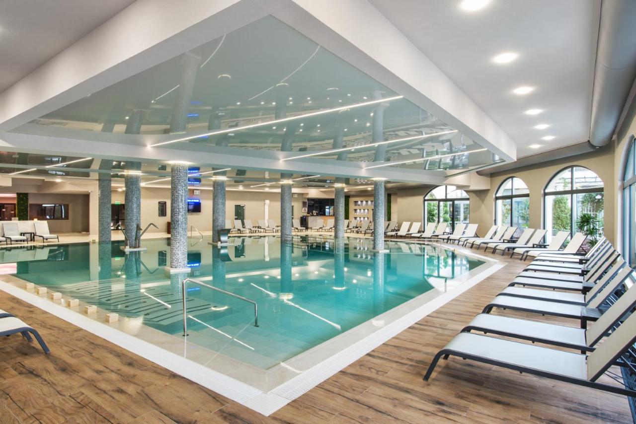 Casa Di Fiore Spa And Medical Hotel, Mineral Pools & Private Beach クラネヴォ エクステリア 写真 The swimming pool