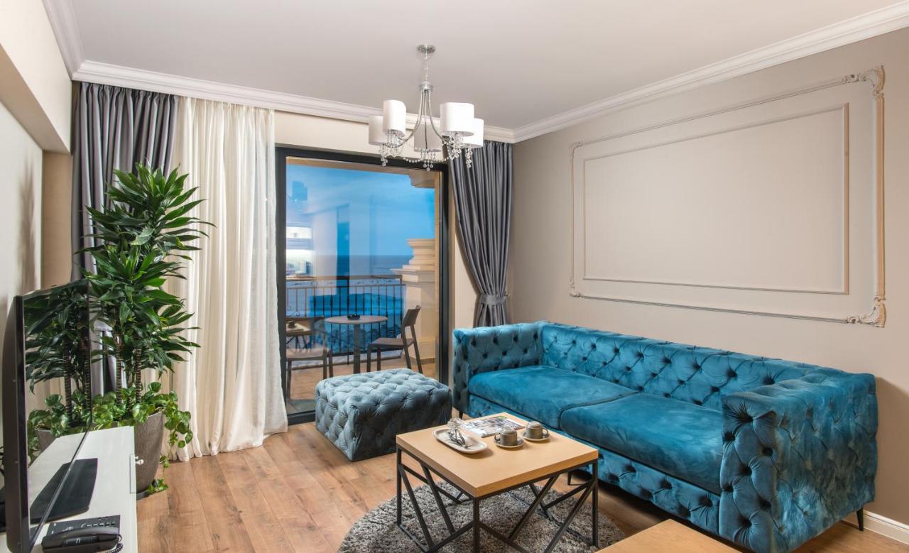 Casa Di Fiore Spa And Medical Hotel, Mineral Pools & Private Beach クラネヴォ エクステリア 写真 A living room