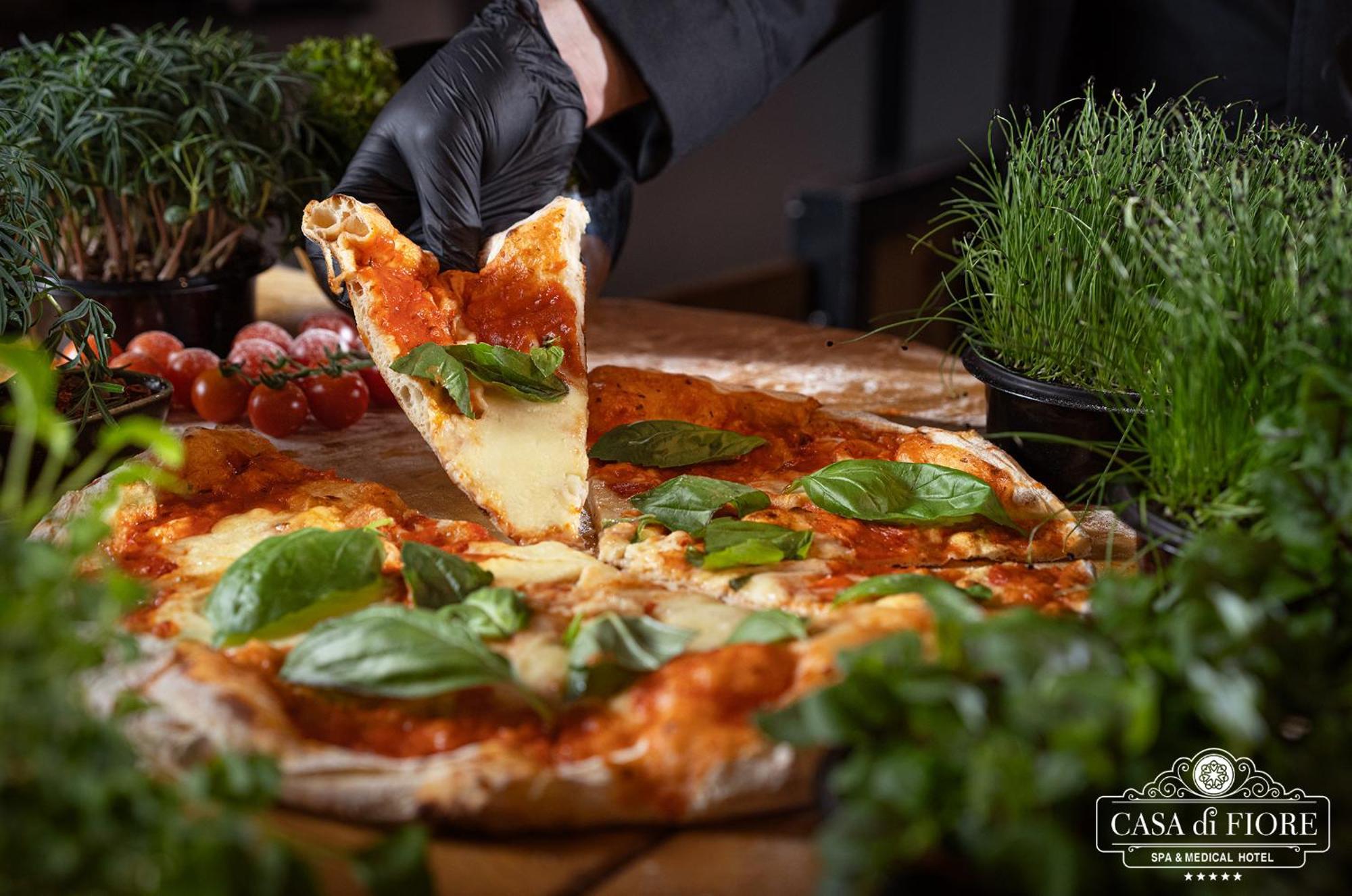 Casa Di Fiore Spa And Medical Hotel, Mineral Pools & Private Beach クラネヴォ エクステリア 写真 Pizza