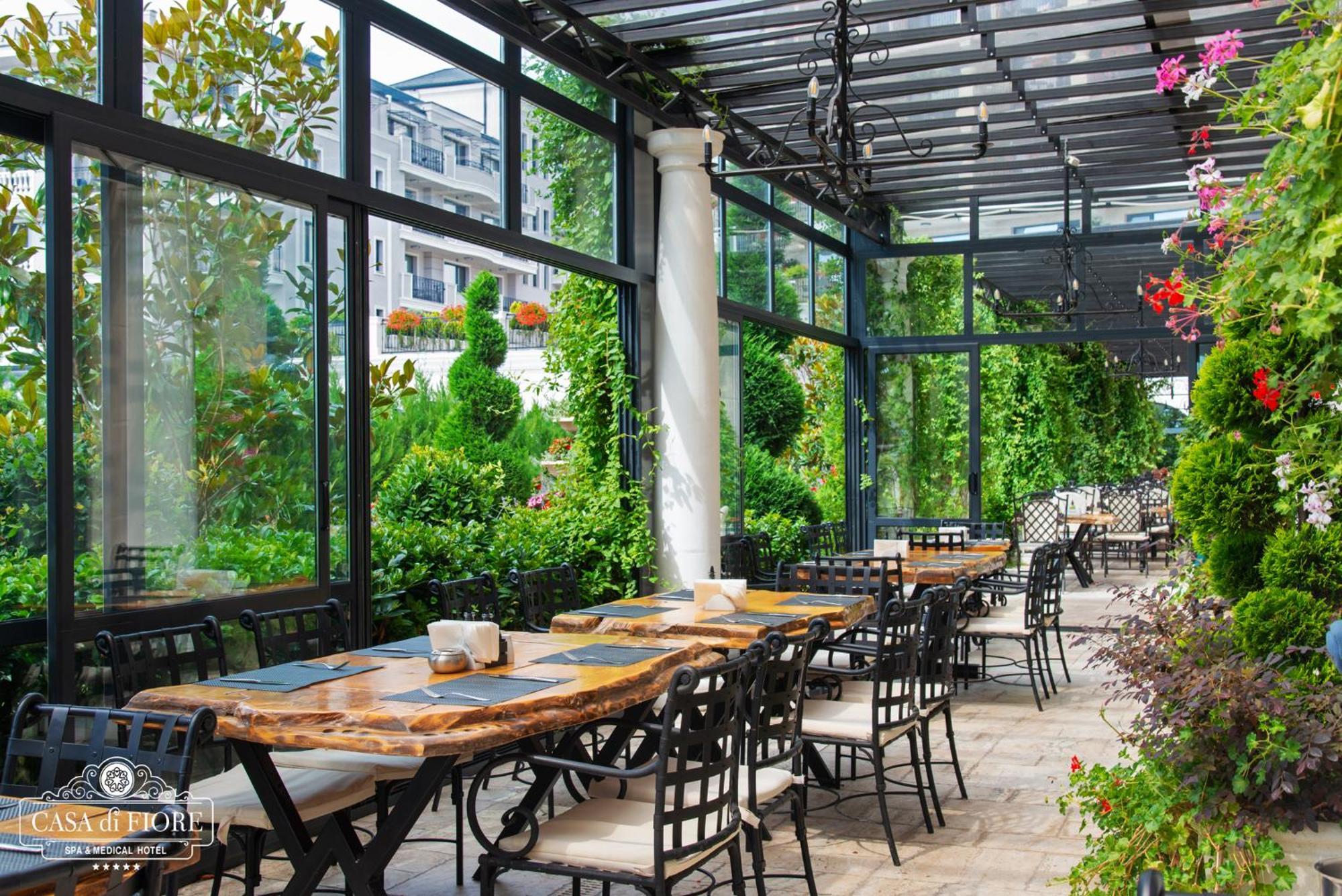 Casa Di Fiore Spa And Medical Hotel, Mineral Pools & Private Beach クラネヴォ エクステリア 写真 The restaurant's interior