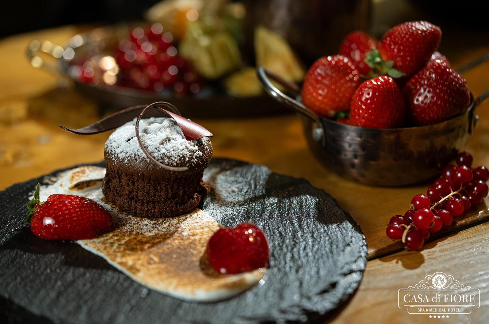 Casa Di Fiore Spa And Medical Hotel, Mineral Pools & Private Beach クラネヴォ エクステリア 写真 A chocolate dessert