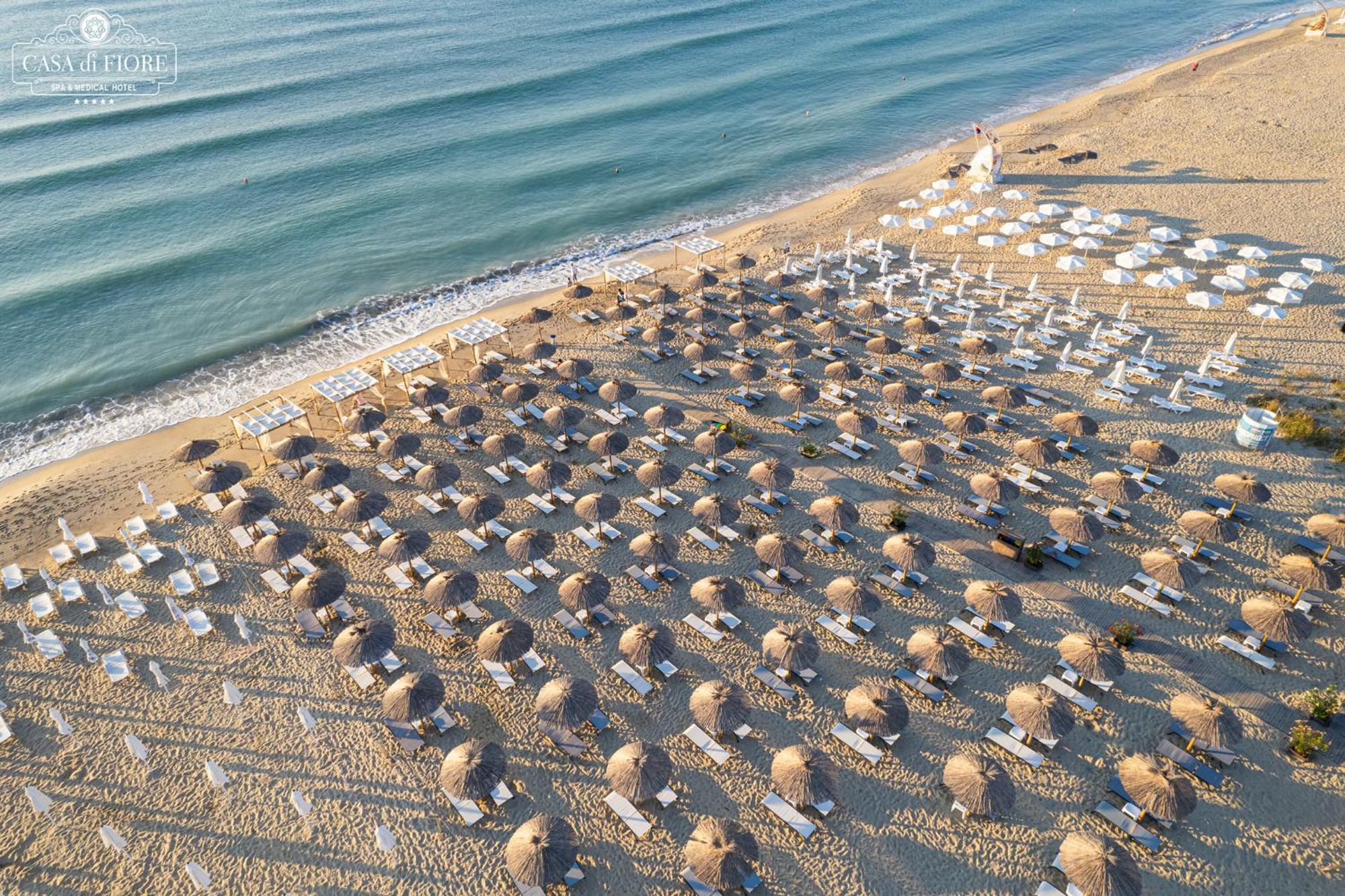 Casa Di Fiore Spa And Medical Hotel, Mineral Pools & Private Beach クラネヴォ エクステリア 写真 Aerial view of the beach