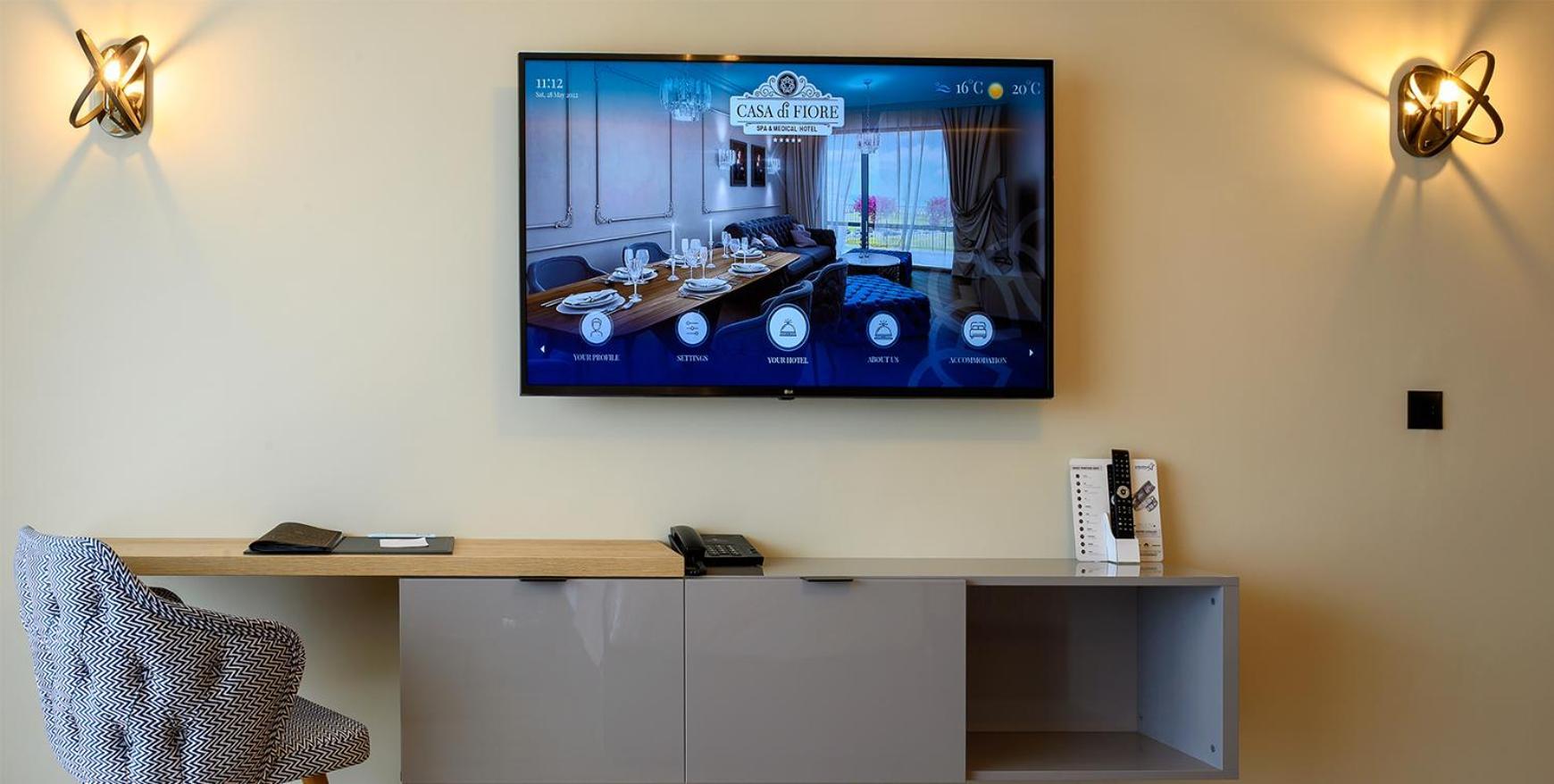 Casa Di Fiore Spa And Medical Hotel, Mineral Pools & Private Beach クラネヴォ エクステリア 写真 A television with a built-in room automation system