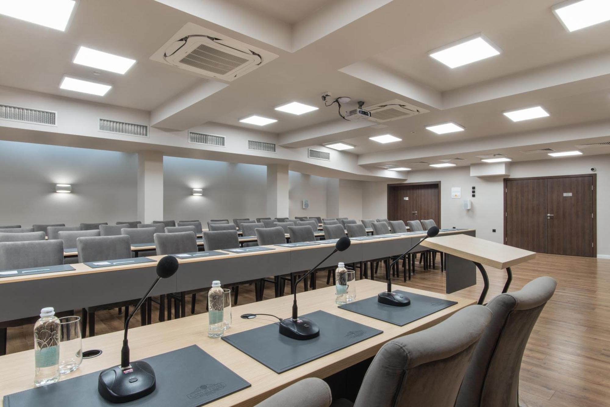 Casa Di Fiore Spa And Medical Hotel, Mineral Pools & Private Beach クラネヴォ エクステリア 写真 The conference room of the Polish Senate