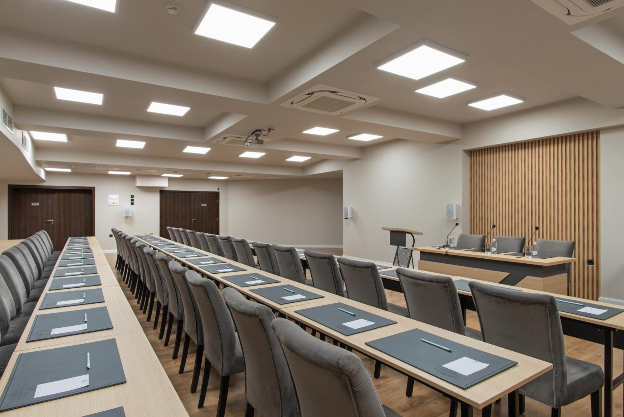 Casa Di Fiore Spa And Medical Hotel, Mineral Pools & Private Beach クラネヴォ エクステリア 写真 The meeting room of the European Economic and Social Committee